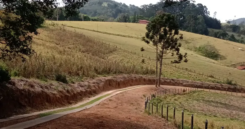Terreno à venda na Rua Tiradentes, 77, Pessegueiros, Extrema