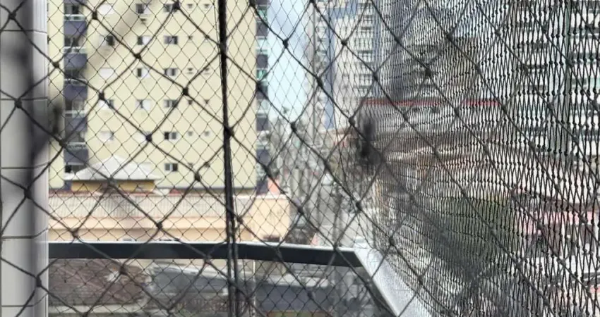 Apartamento reformado 1 dormitório com sacada e vista mar por apenas r$ 265 mil