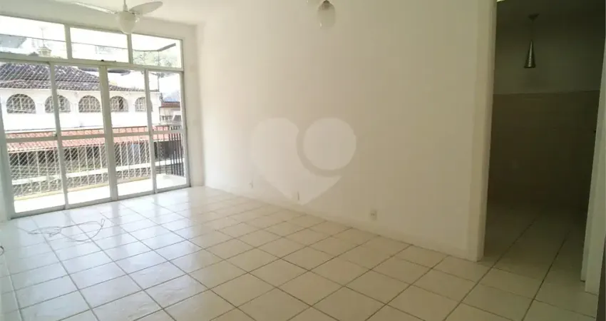 Oportunidade - 2 quartos no miolo de santa rosa com varanda e lazer