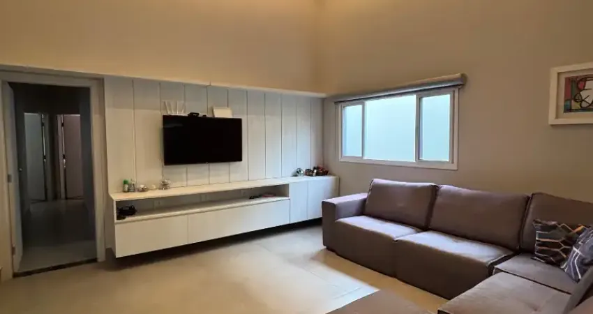 Casa moderna com pé direito duplo e piscina aquecida no bosque dos buritis