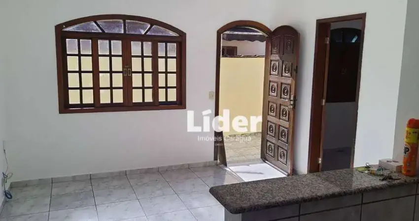 Casa espaçosa, 3 dorm. (suíte) e quintal com área gourmet. aceita financiamento e veículo.