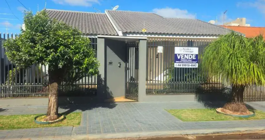 Casa ampla na vila marumby com 2 suítes + 3 dormitórios, salão de festas, quintal e localização pri