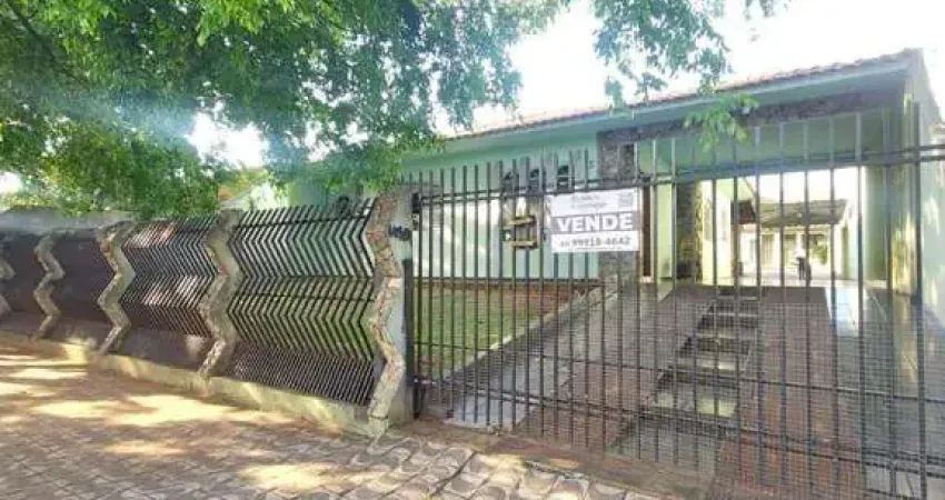 Casa com 3 quartos à venda na Rua Inhaúma, 184, Zona 03, Maringá