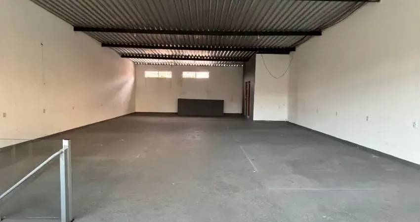 Aluguel de galpão / salão – 180 m² – 2º andar – entrada independente e saída de emergência