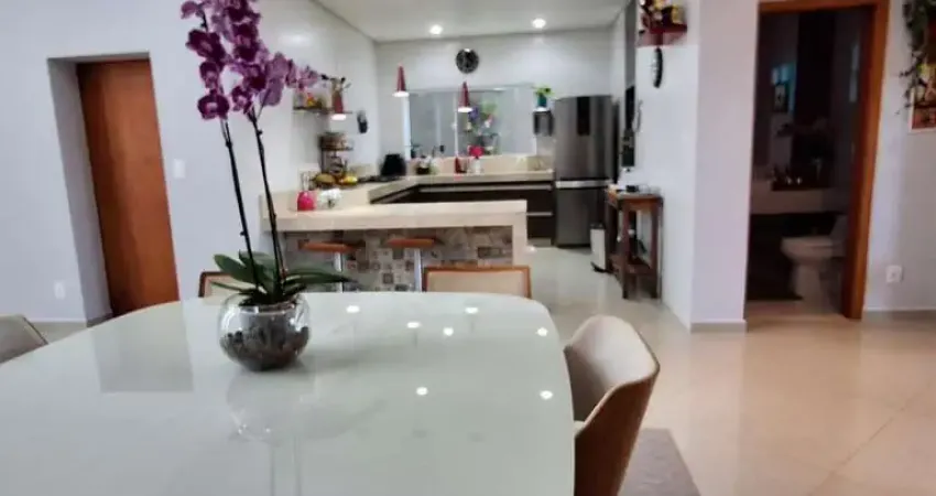 Casa à venda no Colinas do Paraíso, Botucatu 