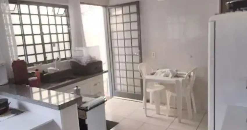 Casa para venda em botucatu, jardim iolanda, 2 dormitórios, 1 suíte, 2 banheiros