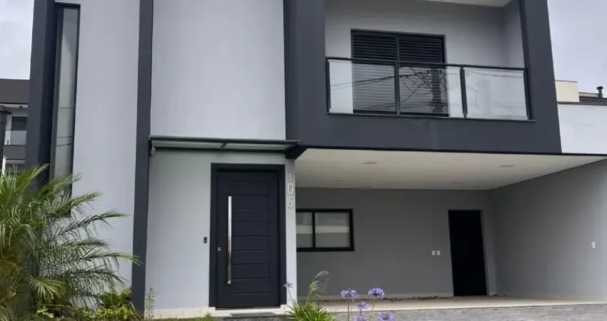 Sobrado com 3 suíte sendo uma master com banheira e closet em planejado e ar-condicionado instalado