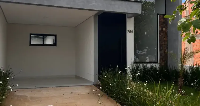 Casa com excelente custo beneficio, 3 dormitórios sendo 1 suíte com acesse ao quintal, com box e espelhos nos banheiros e lavanderia fechada com persiana elétrica