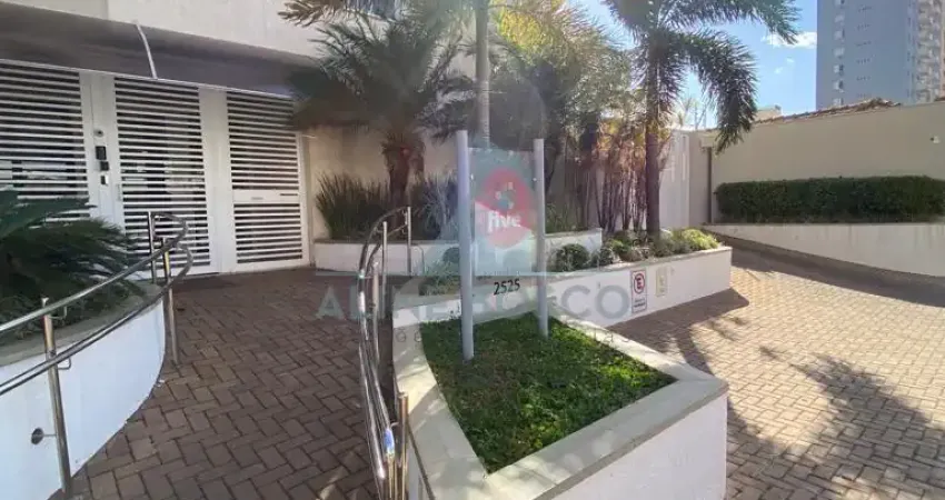 Studio para locação no edifício five, em localização privilegiada no centro de araraquara. o apartamento conta com sacada, ar-condicionado, armários planejados e 1 vaga de garagem.