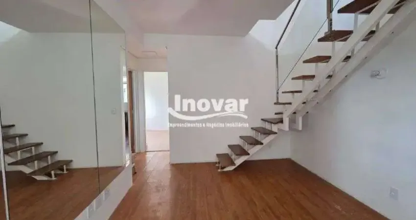 Cobertura de 02 quartos, 2 salas, espaço gourmet com fogçao a lenha e churrasqueira, 1 vaga de garag