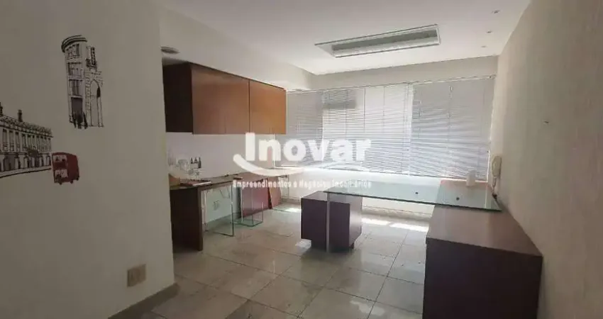 Sala montada com piso em granito, armários e ar condicionado, aproximadamente 20,19 m² com um banheiro, px rua bernardo guimarães