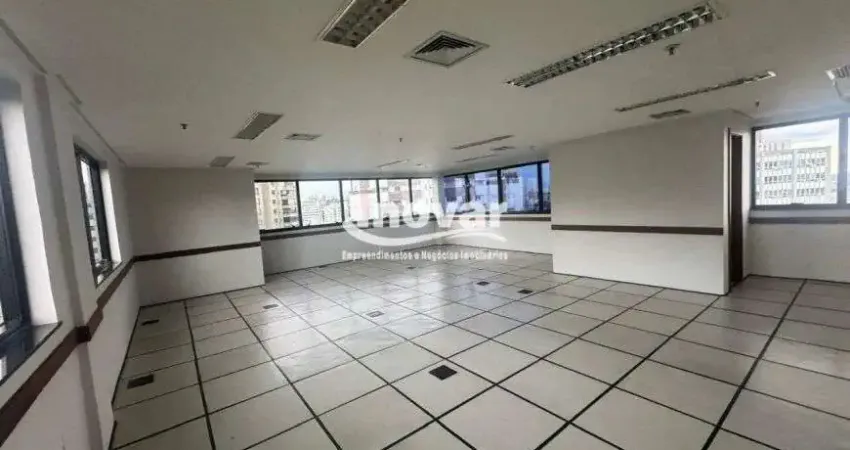 Andar corrido com aproximadamente 180 m2, dividido em 2 salas, ar condicionado, 6 banheiros, localiz
