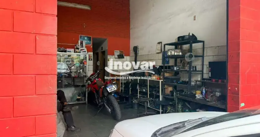 Lote com loja comercial e casa com 242m² ideal para construcão de galpão ou pequeno prédio comercial