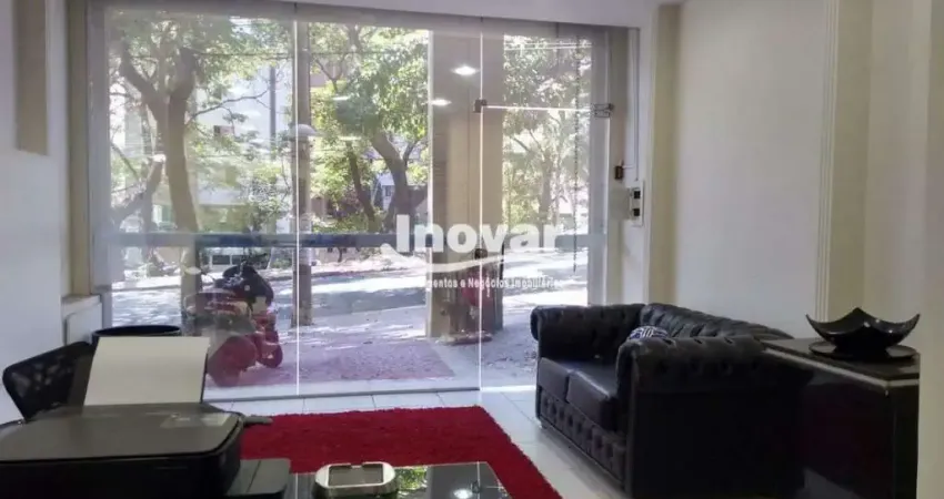 Loja frente para a rua com aproximadamente 100m2 total dividido em piso, + mezanino, 1 banho, px ao colégio bernoulli