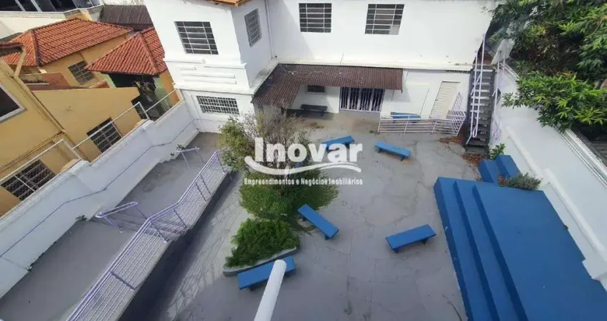 Excelente casa comercial com área construida de 380 m3, 3 pavimentos, 3 vagas, quintal espaçoso, rua juiz de fora