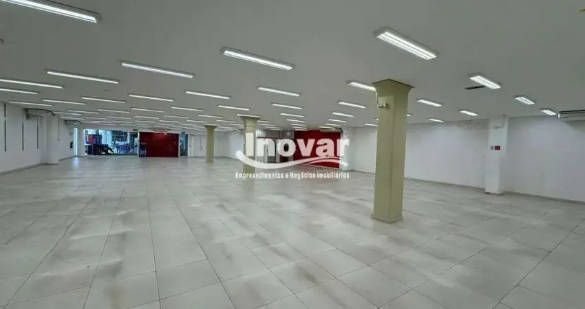 Lojão em vão livre com aproximadamente 535 m2 localizado no shopping green plaza, estacionamento rotativo, banheiros, estoque, fluxo grande de pessoas