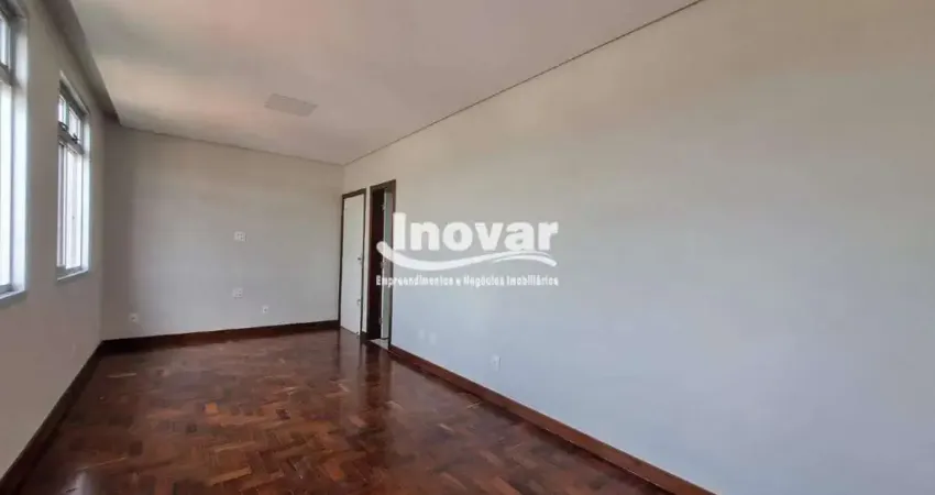 Excelente apto reformado no bairro sagrada família px a Av. Petrolina, 2 quartos, sala 02 amb, 01 vaga, porteiro fisico, elevador,