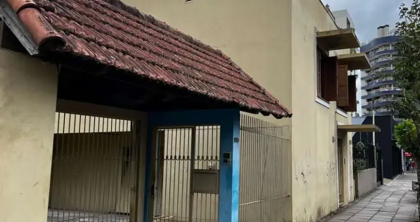 Casa à venda na Av. São Leopoldo, Centro, Campo Bom