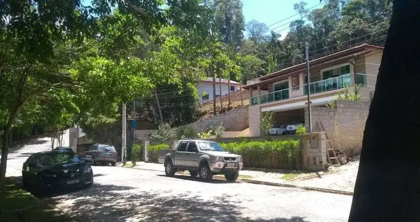 Terreno à venda na Avenida Ecologista de João de Oliveira Ramos de Sá, 761, Jardim dos Ipês, Embu das Artes