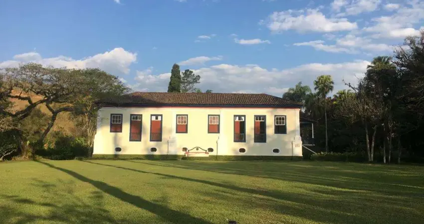 Fazenda com 3 salas à venda no Centro, Bananal