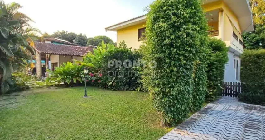 Casa duplex em aldeia | 4 quartos | 1 suíte | área de churrasco | 199m² | excelente localização