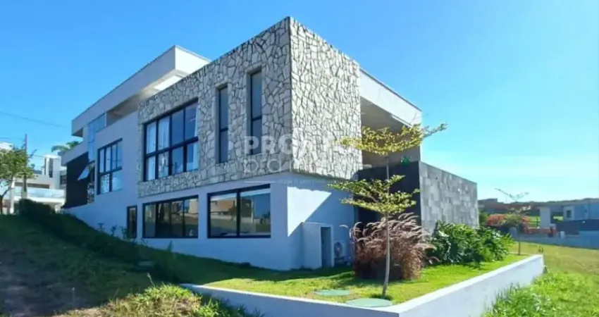 Casa duplex mobiliada em condomínio fechado | 259,62m² | 3 quartos | 2 suítes | área gourmet | piscina | alto padrão