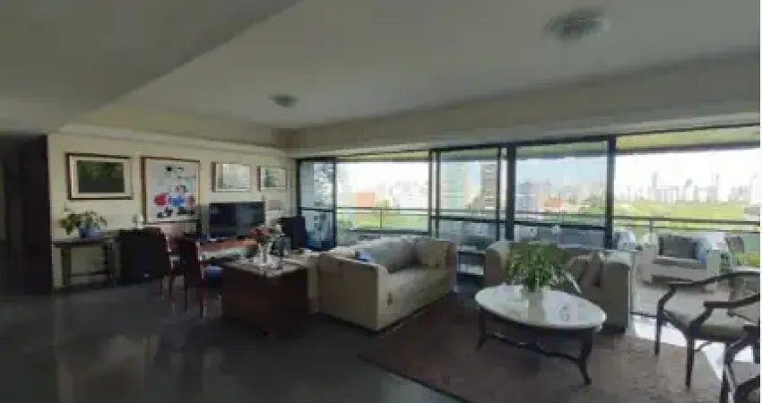 Apartamento 210m² com 4 quartos e 2 suítes de frente ao parque da jaqueira