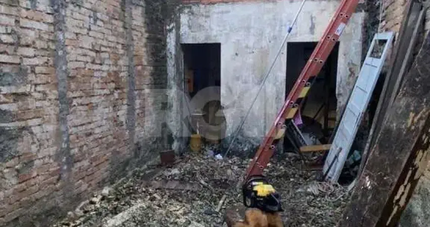 Terreno próximo à usina do gasômetro, com frente leste, no centro histórico