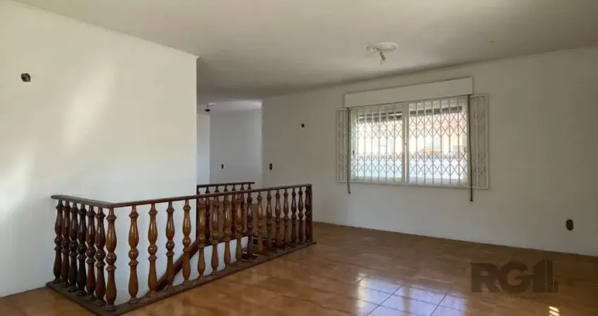 Casa com 5 dormitórios, espaço para festas e peças amplas próximo ao iguatemi