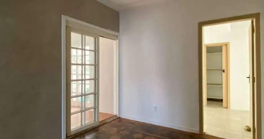 Apartamento 2 dormitórios, de frente, com churrasqueira, localizado no centro hi