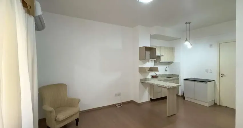 Studio semimobiliado com vaga de garagem no centro histórico