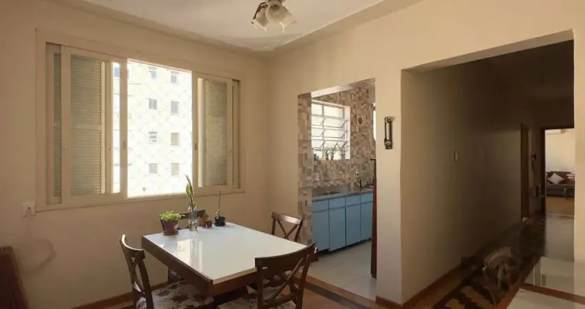 Apartamento 3 dormitórios, de frente e reformado, no centro histórico