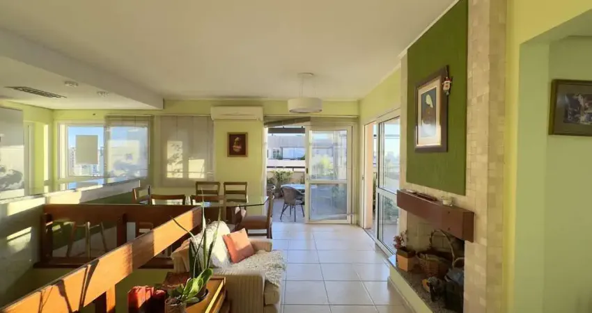 Cobertura 4 dormitórios, sendo 2 suítes e 2 vagas de garagem no menino deus