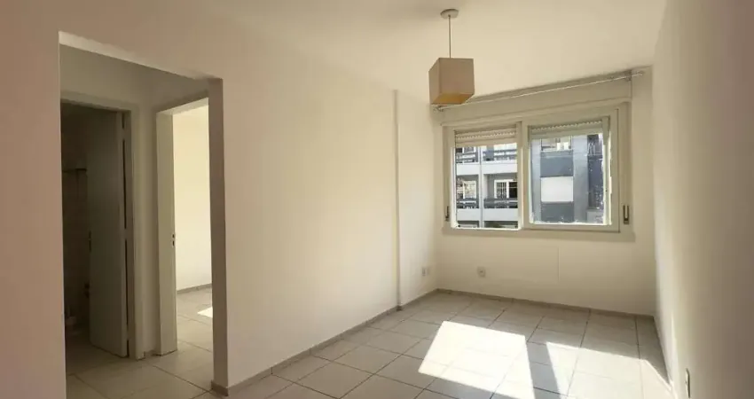Apartamento 1 dormitório de frente com 40 m² no centro histórico