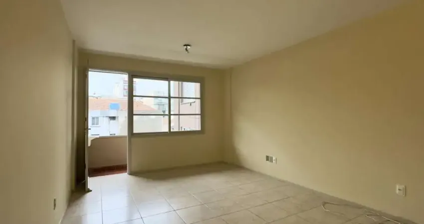 Apartamento com sacada junto à orla do guaíba no centro histórico