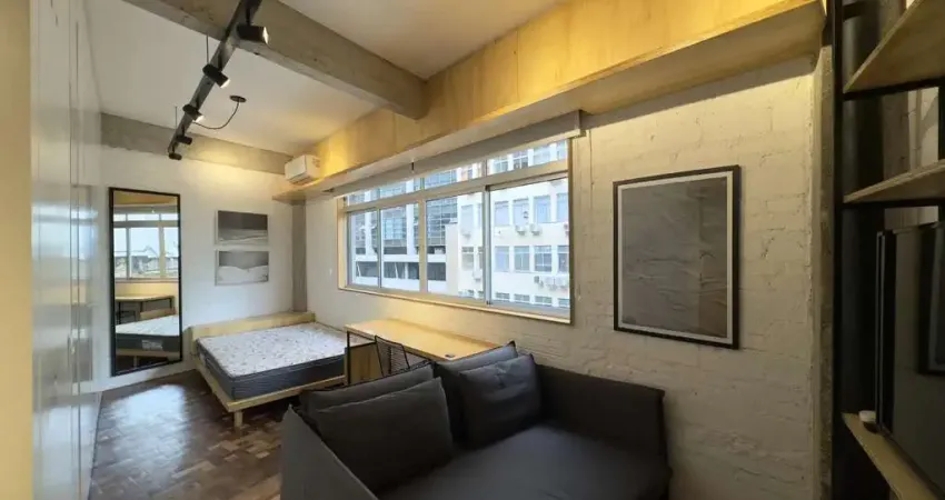 Studio mobiliado, com projeto arquitetônico no coração do centro histórico