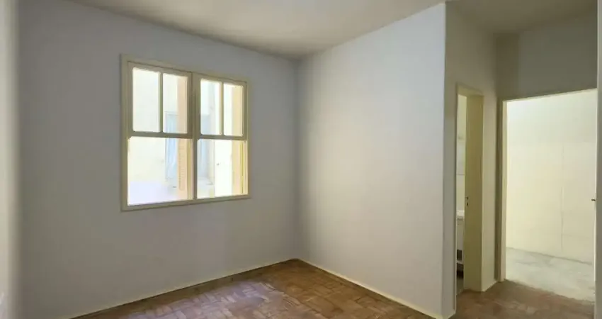 Apartamento 1 dormitório reformado em ótima localização no centro histórico