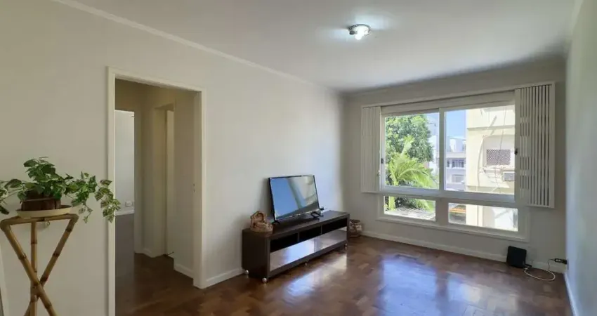 Apartamento 1 dormitório, super amplo, com vaga de garagem no Centro Histórico