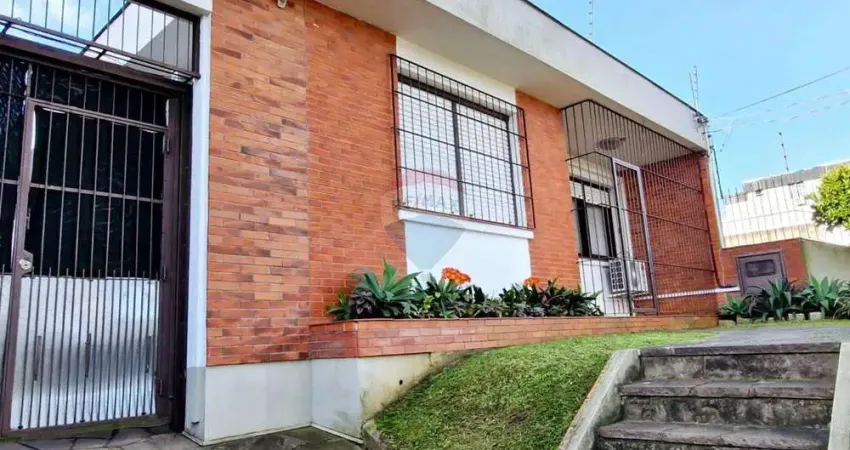 Casa com 4 quartos,1 suíte 3 vagas de garagem no bairro jardim do salso.