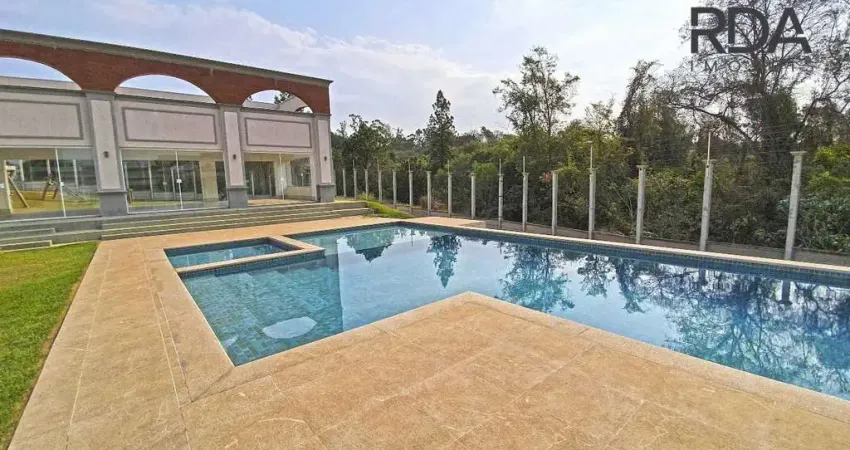 Com um projeto arquitetônico completo, essa casa conta com 3 quartos, incluindo a suíte master