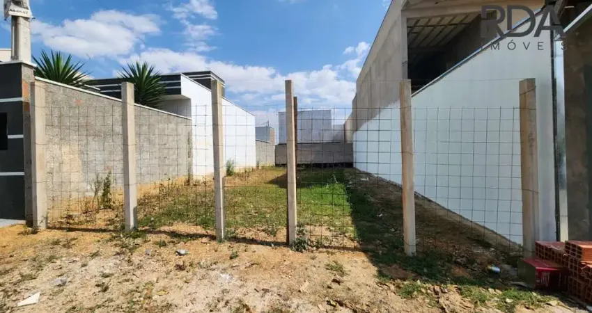 Com incríveis 150,00 m2 de área, este terreno oferece inúmeras possibilidades para você aproveitar e criar o seu espaço único.