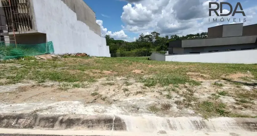 Não apenas o terreno é espetacular, mas também o loteamento em que está inserido. trata-se de um loteamento fechado, com um sistema de lazer completo