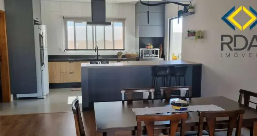 Sobrado na parte superior com 2 suites, sendo 1 com closet, sala e cozinha estilo americano, sala de jantar, sala de visita, sacada, lavanderia. no te