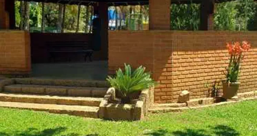 Não perca a oportunidade de adquirir essa chácara dos sonhos, com um lote amplo e uma casa que pode ser personalizada de acordo com suas necessidades