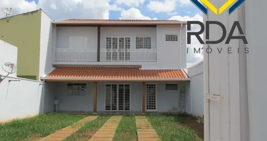 Imovel á venda com lote inteiro, sobrado de fundo com ótimo quintal na frente