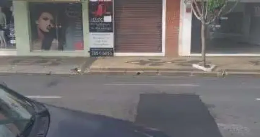 Salão comercial no centro da cidade com 56,16 mts e 1 banheiro.