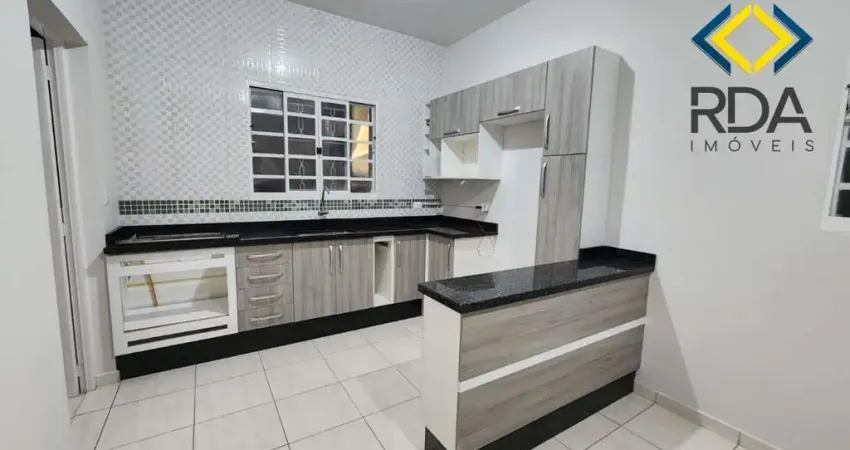 Venha conhecer o nosso charmoso apartamento no andar de cima de um prédio com apenas 4 unidades, sendo 2 no térreo e 2 no andar de cima