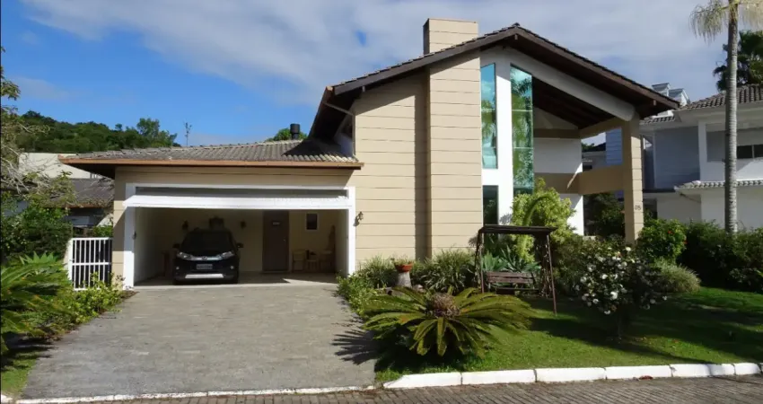 Casa de alto padrão com 4 suítes à venda no córrego grande, em florianópolis.