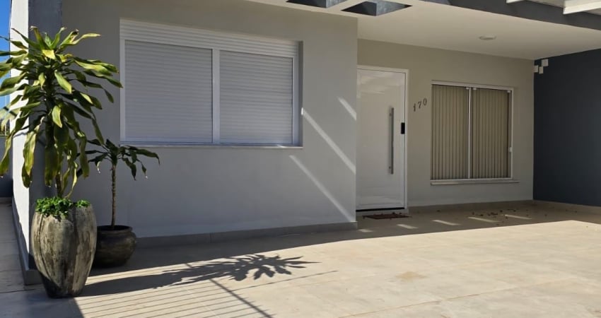 Alugo casa 2 dormitórios na tristeza.  (51)98416-8010, somente whats.