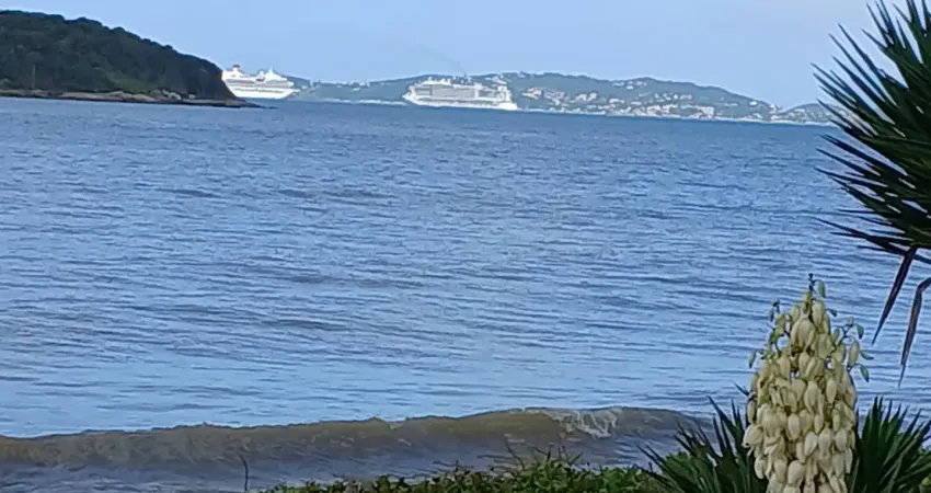 Terreno a 150 metros da praia da marina, armação dos búzios/rj.